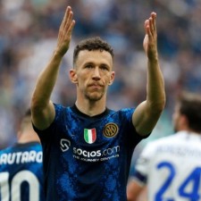 Ivan Perišić se junta à equipe da Premier League pela primeira vez